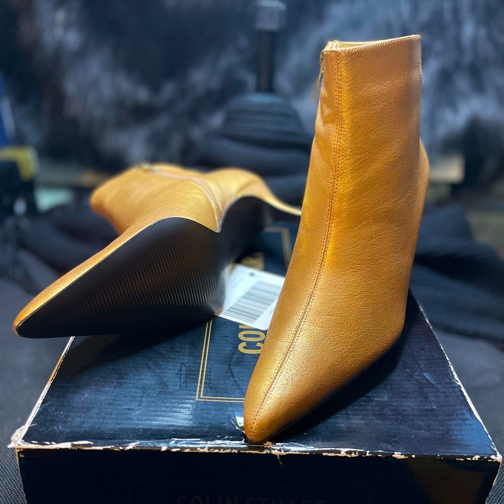 COLIN STUART GENUINE LEATHER GOLD ANKLE BOOTS WITH 2.5” HEELS AND BEAUTIFUL 6.5M